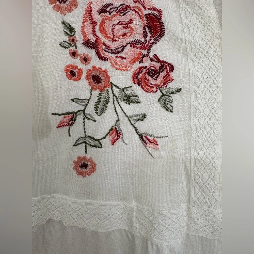 Liv Los Angeles White Embroidered Sleeveless Blouse - Picture 4 of 7